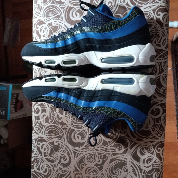 I'm selling my airmax 95 good condition used - Picture 4 of 11